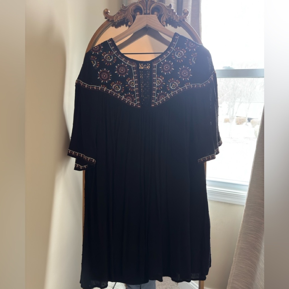 Francesca’s Black Shift Dress